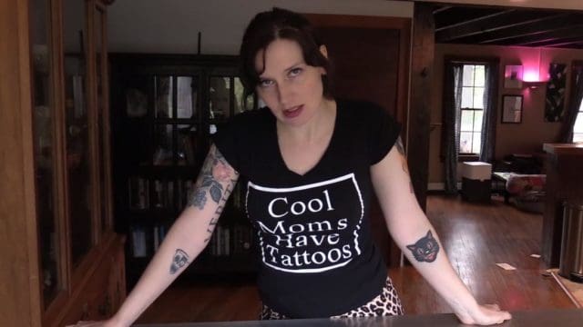 Bettie Bondage – Flirty Mom Gets Fucked