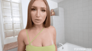 Skylar Snow – Anal Treatment – PervMom