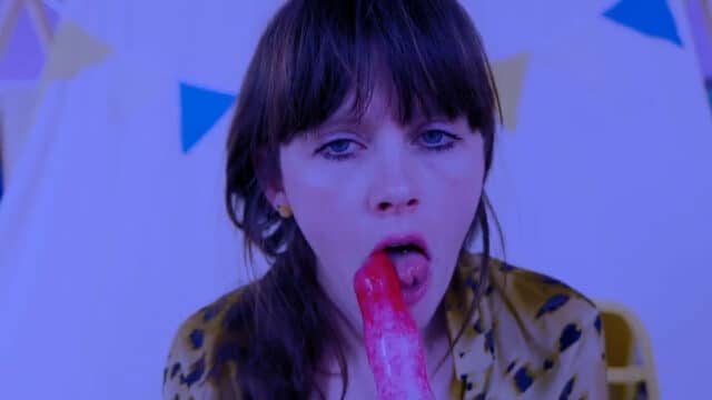 Sydney Harwin – MILF Loves Dog